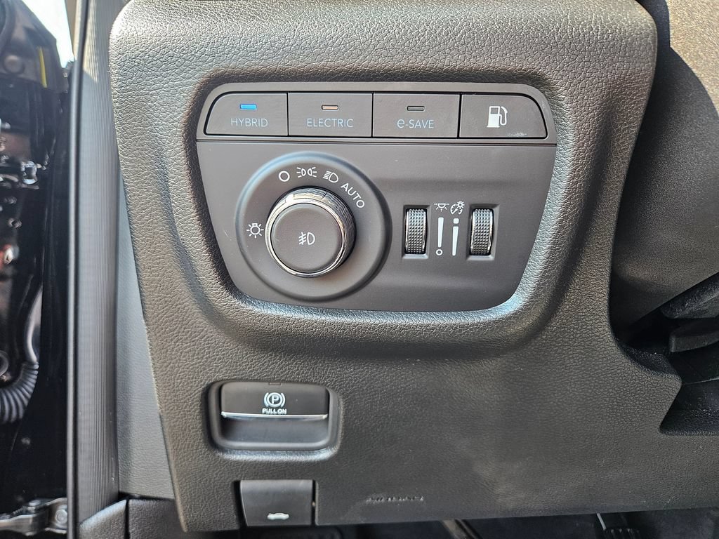 Used 2024 Black Jeep  image 27