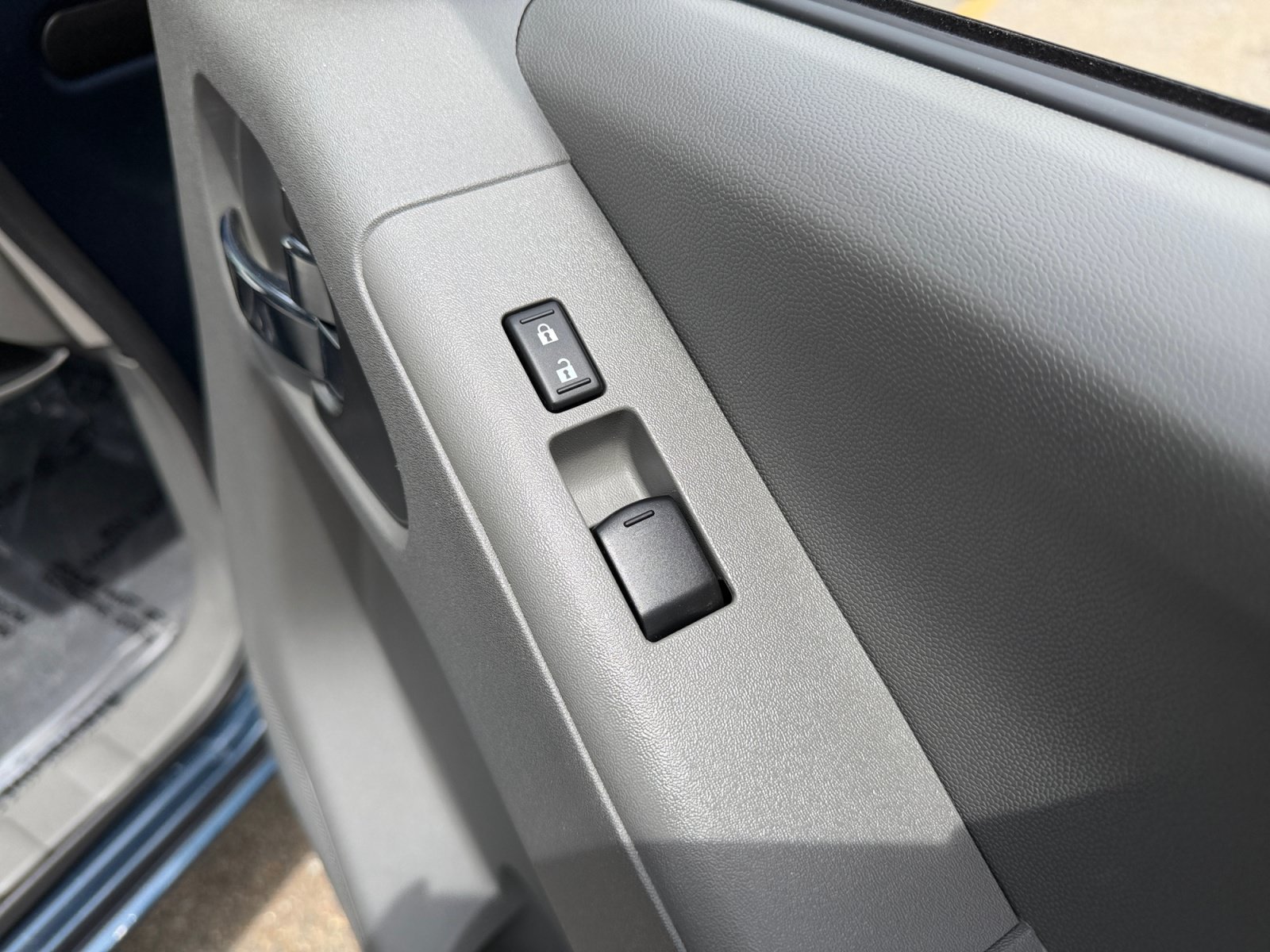 Used 2020 Arctic Blue Metallic Nissan SV image 29