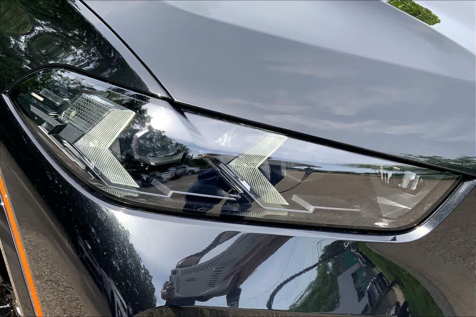 Used 2025 Black Sapphire Metallic BMW M60i image 26