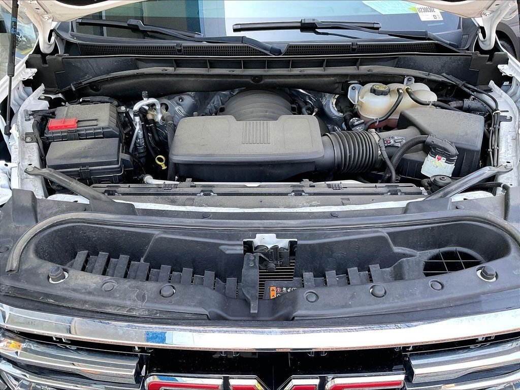 Used 2023 White GMC SLT image 31