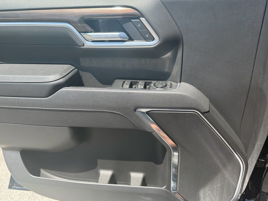 Used 2025 Black Chevrolet RST image 30