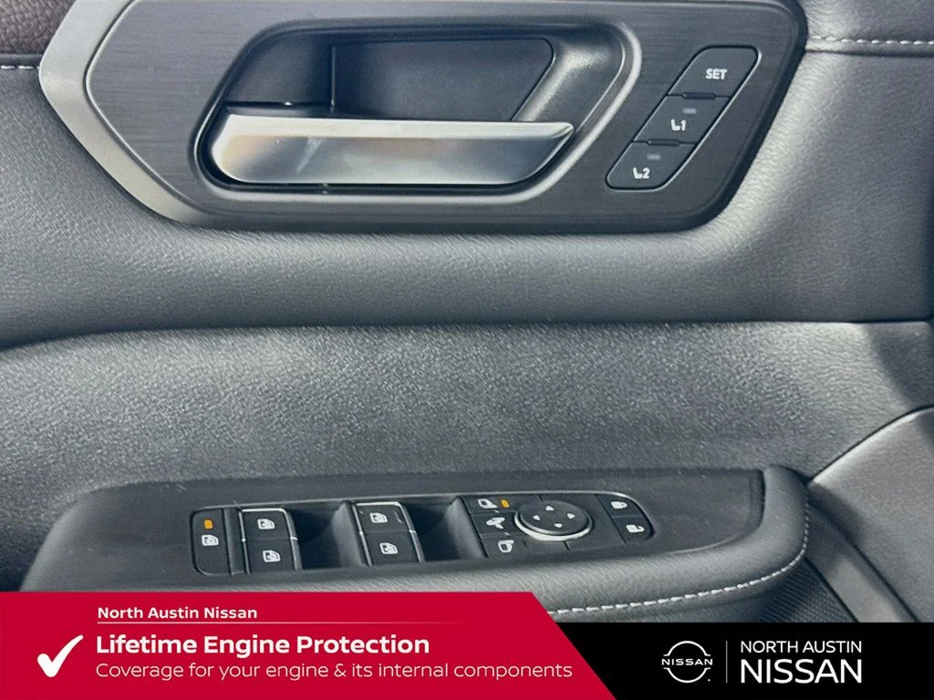 New 2026 White Nissan SL image 22