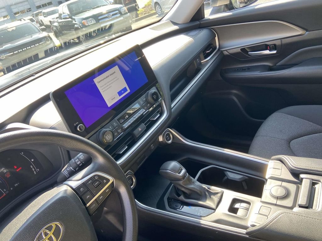 Used 2025 White Toyota LE image 28