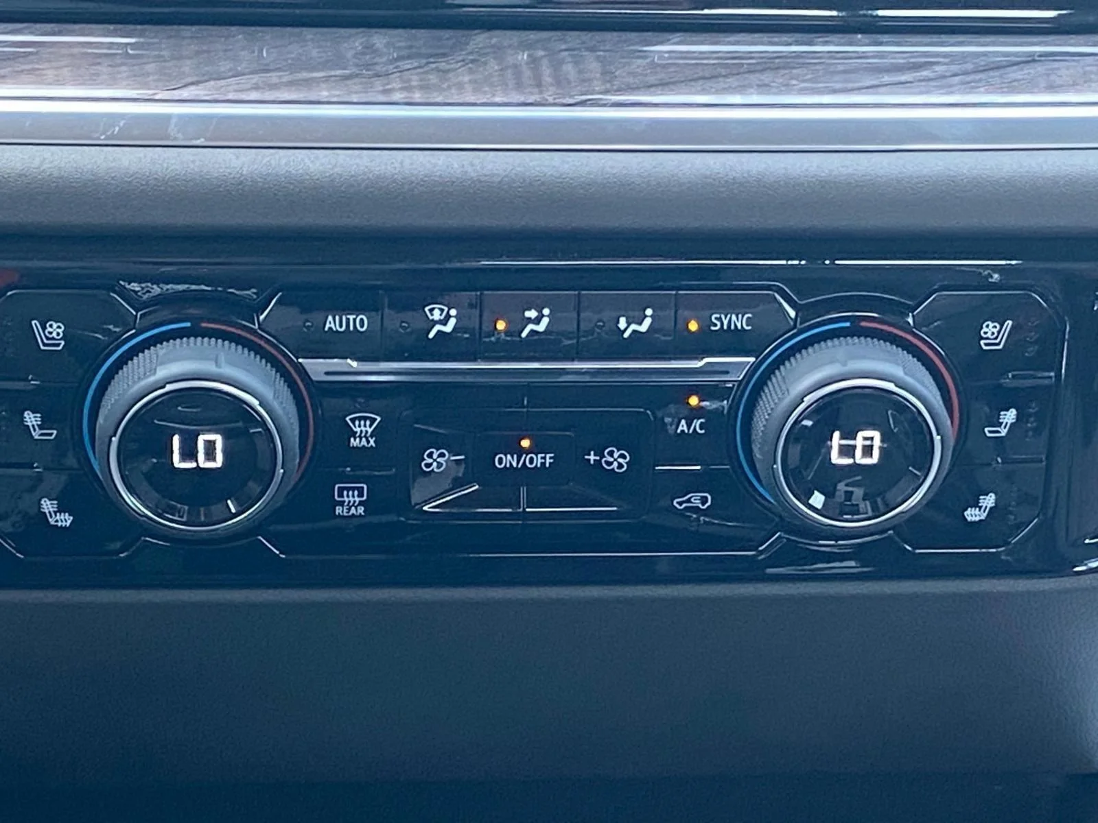 2025 Chevrolet Silverado 1500 LTZ - Photo 13