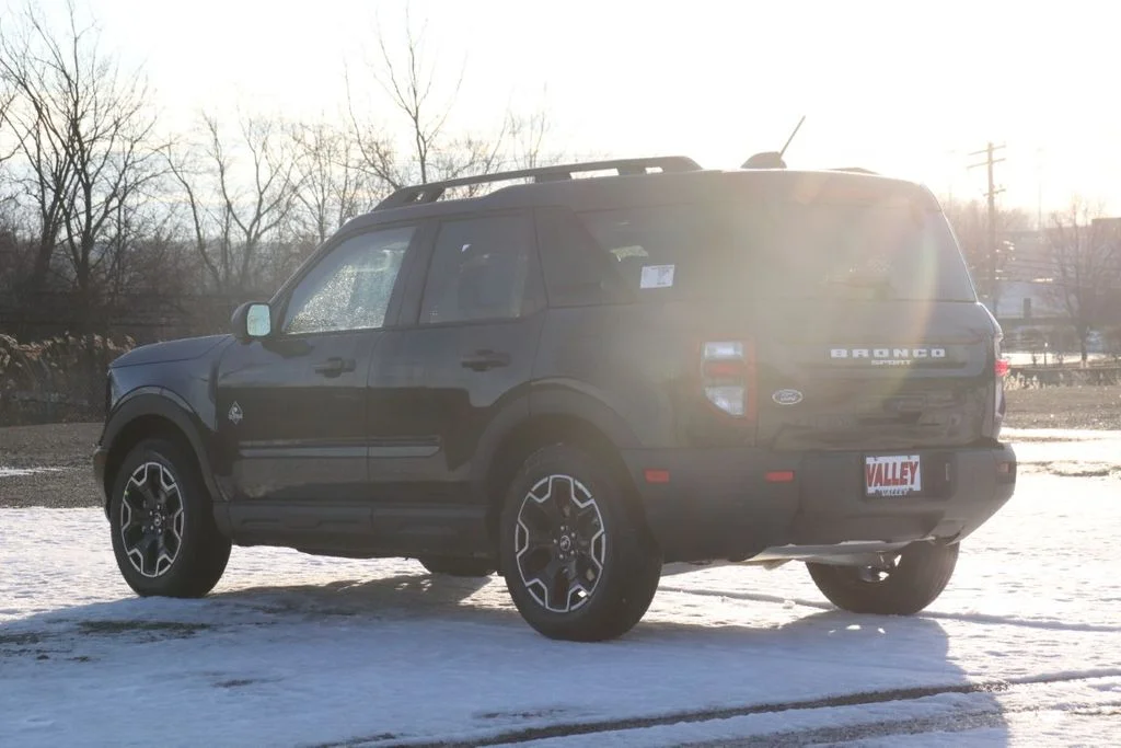 New 2025 Shadow Black Ford Outer Banks® image 7