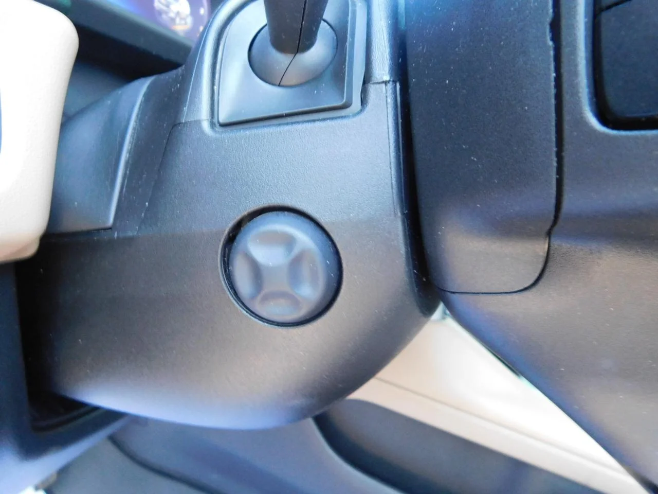 Used 2023 Iridescent Pearl Tricoat Chevrolet 2WD 4DR PREMIER image 36