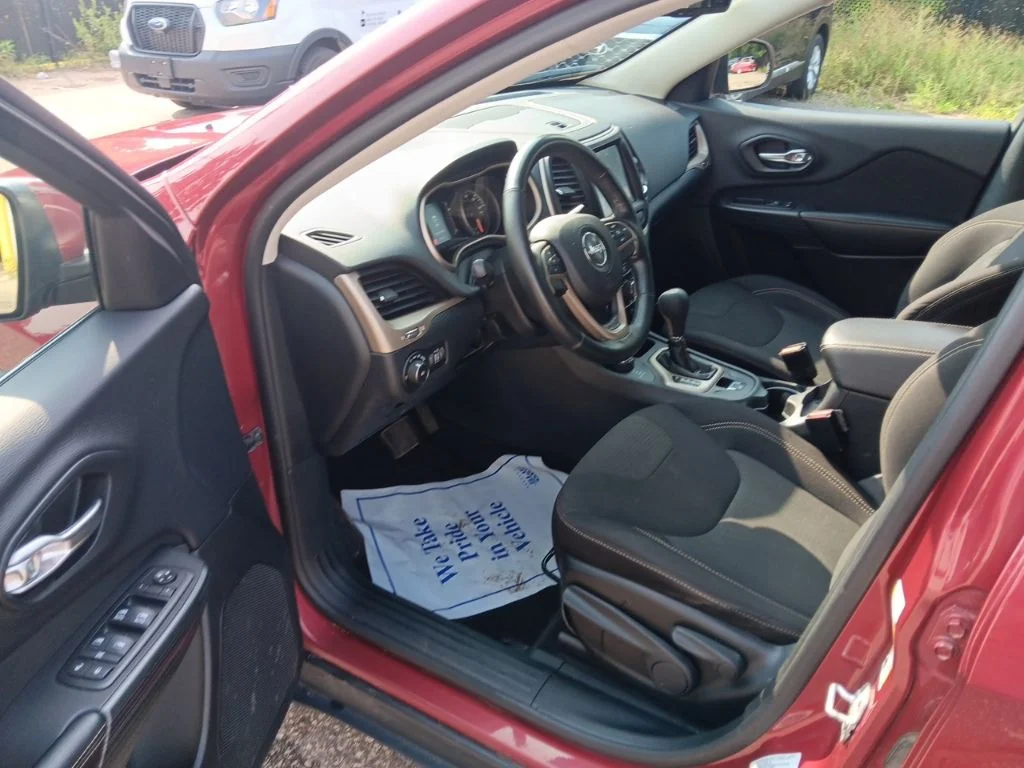 Used 2016 Deep Cherry Red Crystal Pearlcoat Jeep Latitude image 13