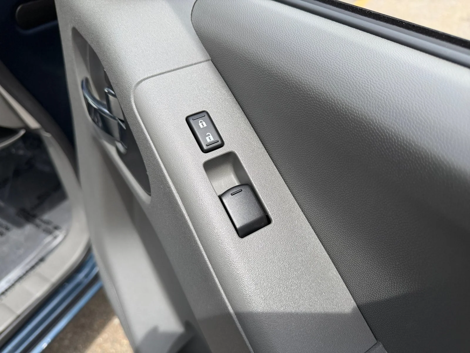Used 2020 Arctic Blue Metallic Nissan SV image 29
