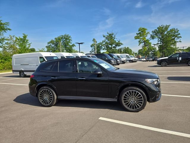 New 2026 Black Mercedes-Benz GLC300 image 2