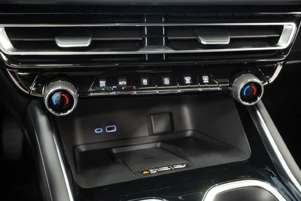 New 2027 Mosaic Black Metallic Chevrolet LT image 18