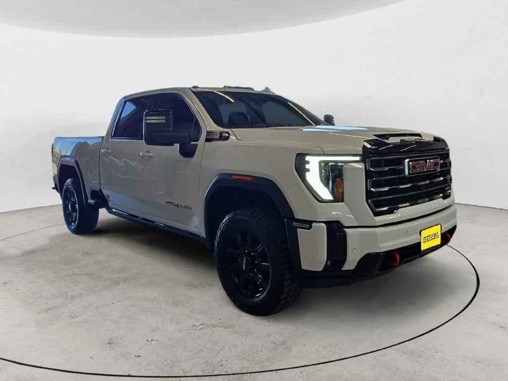 Used 2025 Summit White GMC AT4 image 3