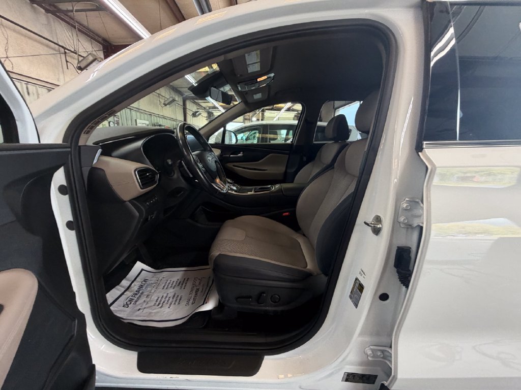 Used 2023 White Hyundai SEL image 9