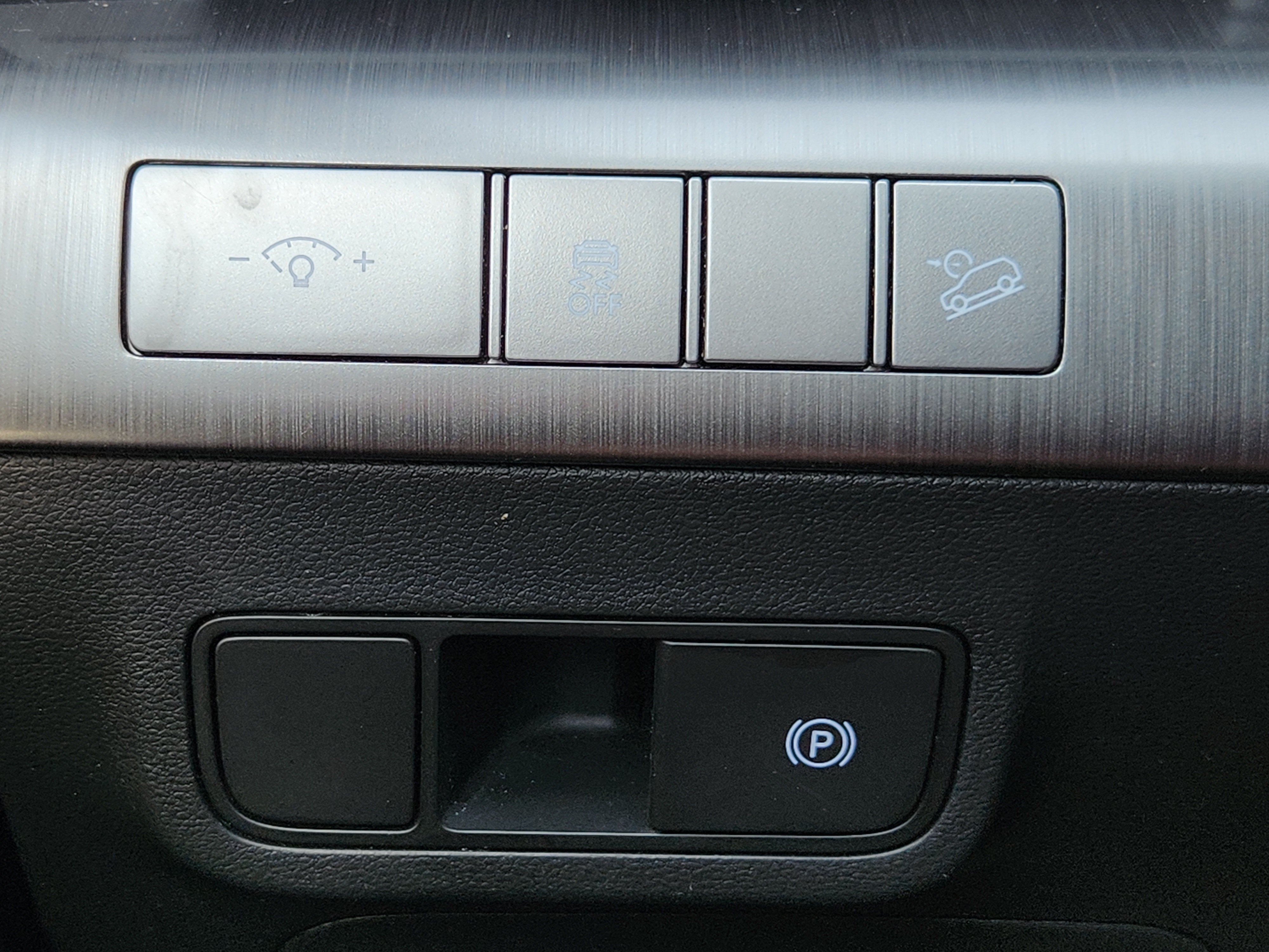 Used 2024 Ecotronic Gray Pearl Hyundai SEL image 23