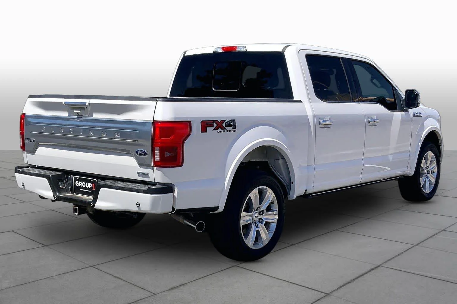 Used 2018 White Platinum Metallic Tri-Coat Ford Platinum image 12