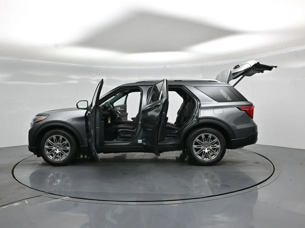 New 2026 Carbonized Gray Metallic Ford Platinum image 35