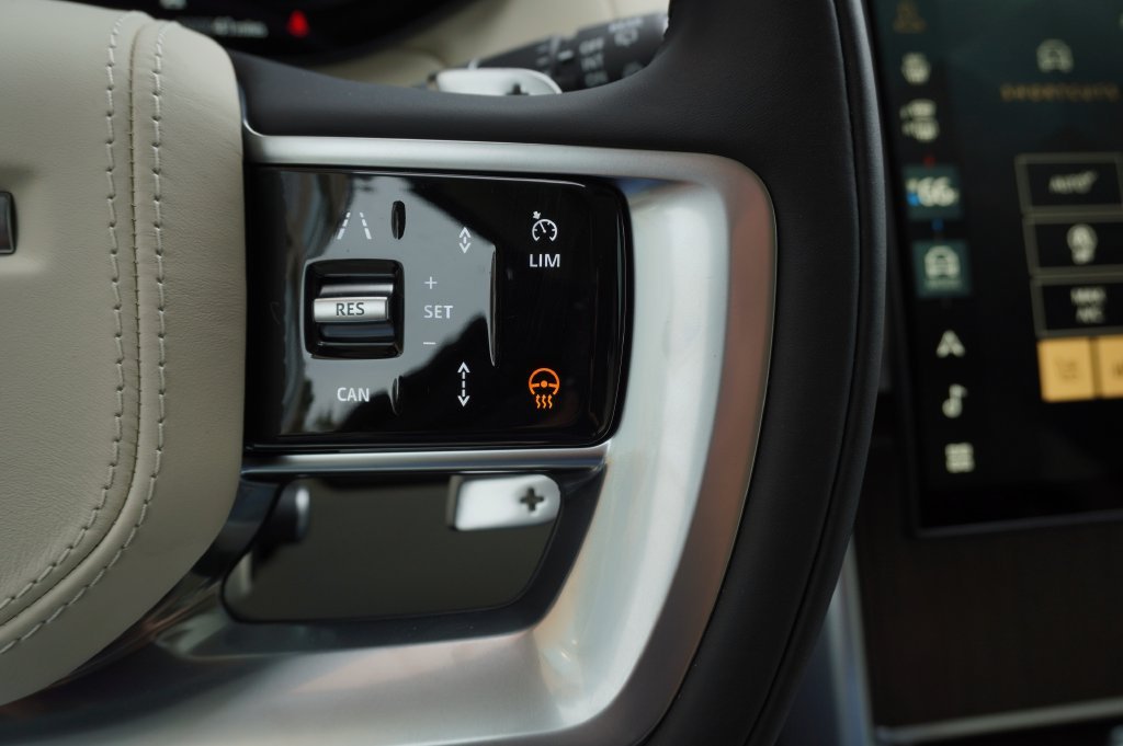 New 2026 Santorini Black Land Rover SE image 16
