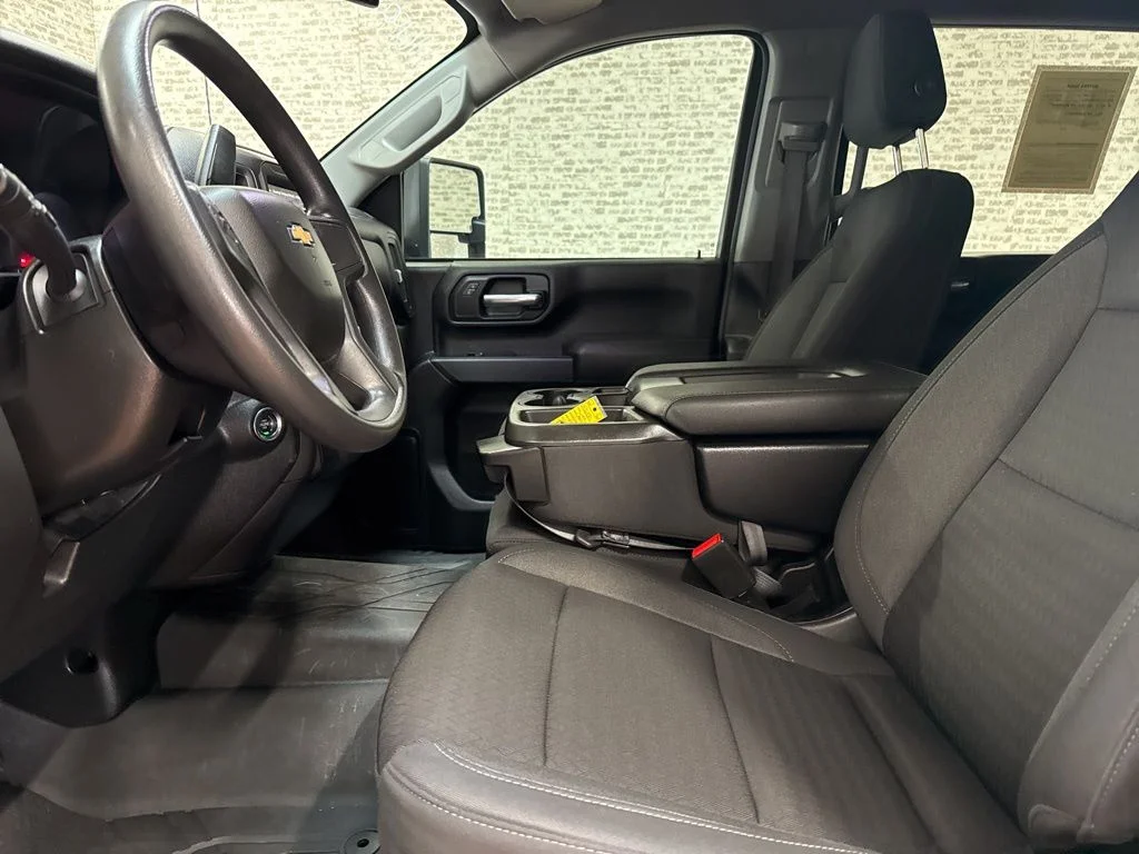 Used 2024 White Chevrolet Custom image 25