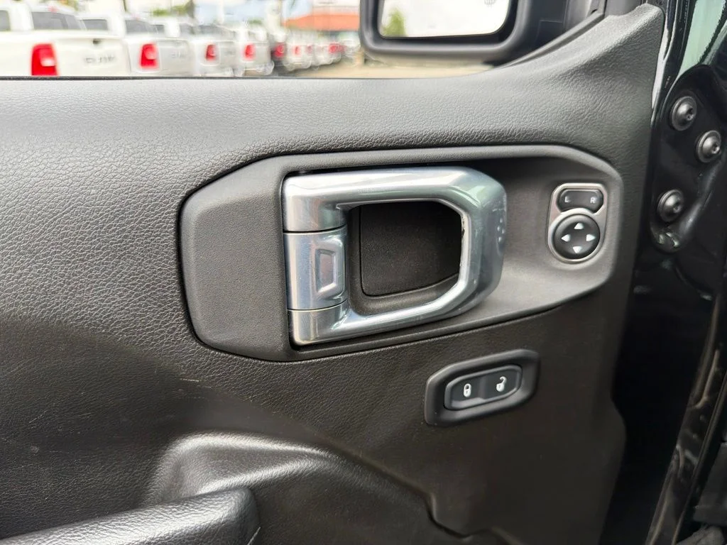 Used 2025 Black Jeep Sport S image 11