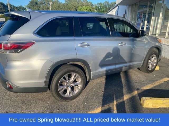 Used 2015 Silver Toyota XLE V6 image 8