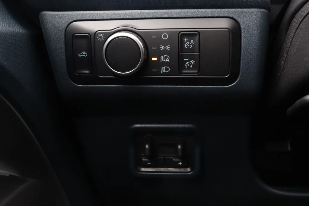 New 2026 Carbonized Gray Metallic Ford XLT image 29