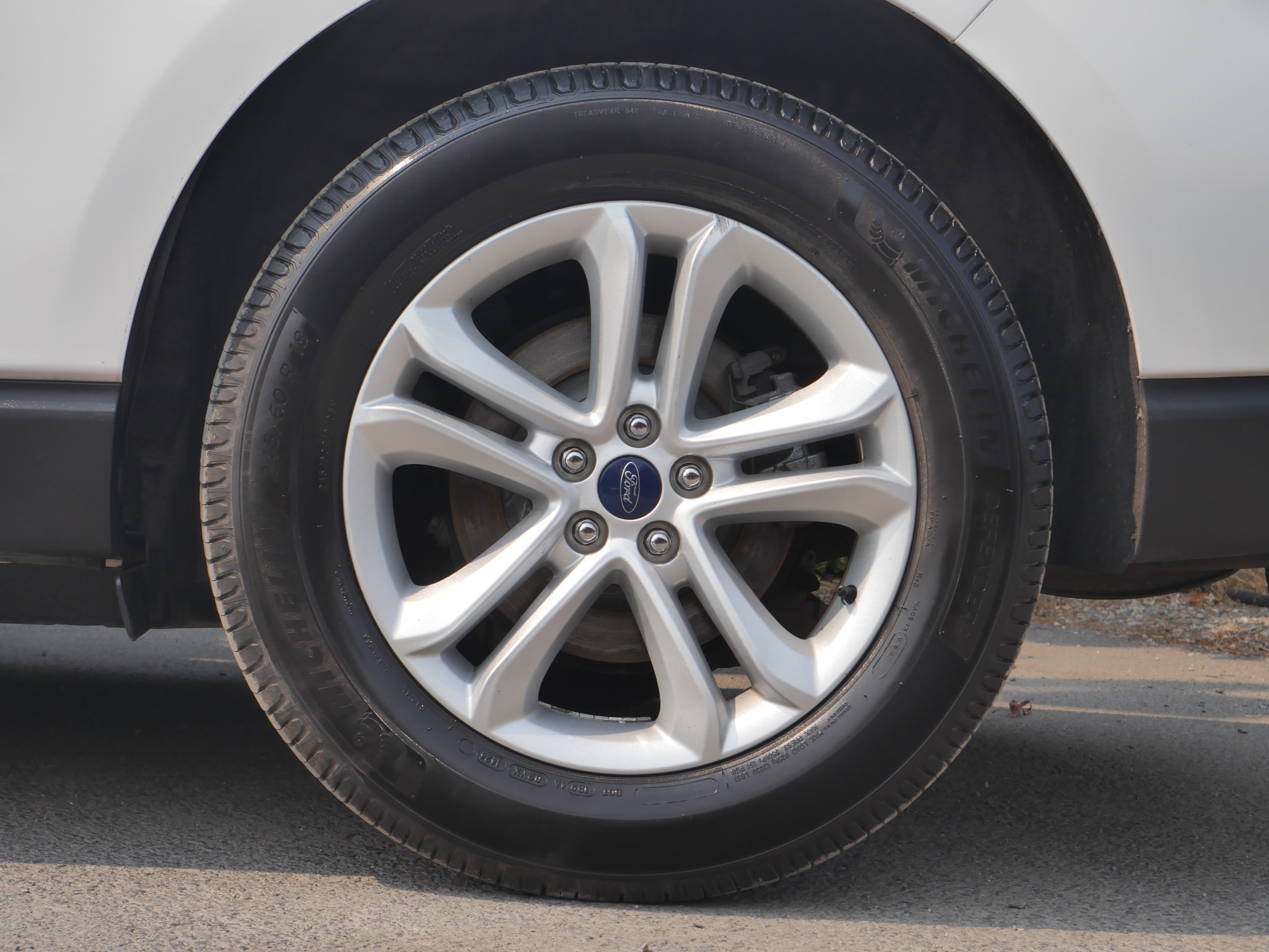 Used 2019 White Platinum Clearcoat Metallic Ford SEL image 16