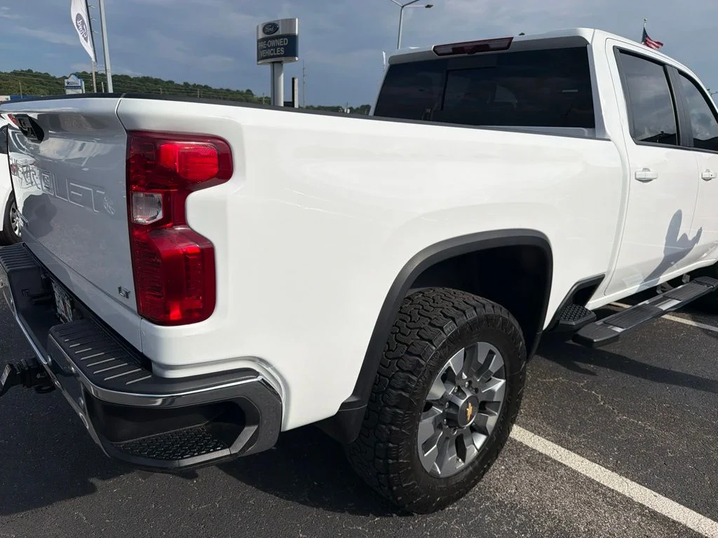 Used 2026 Summit White Chevrolet LT image 14