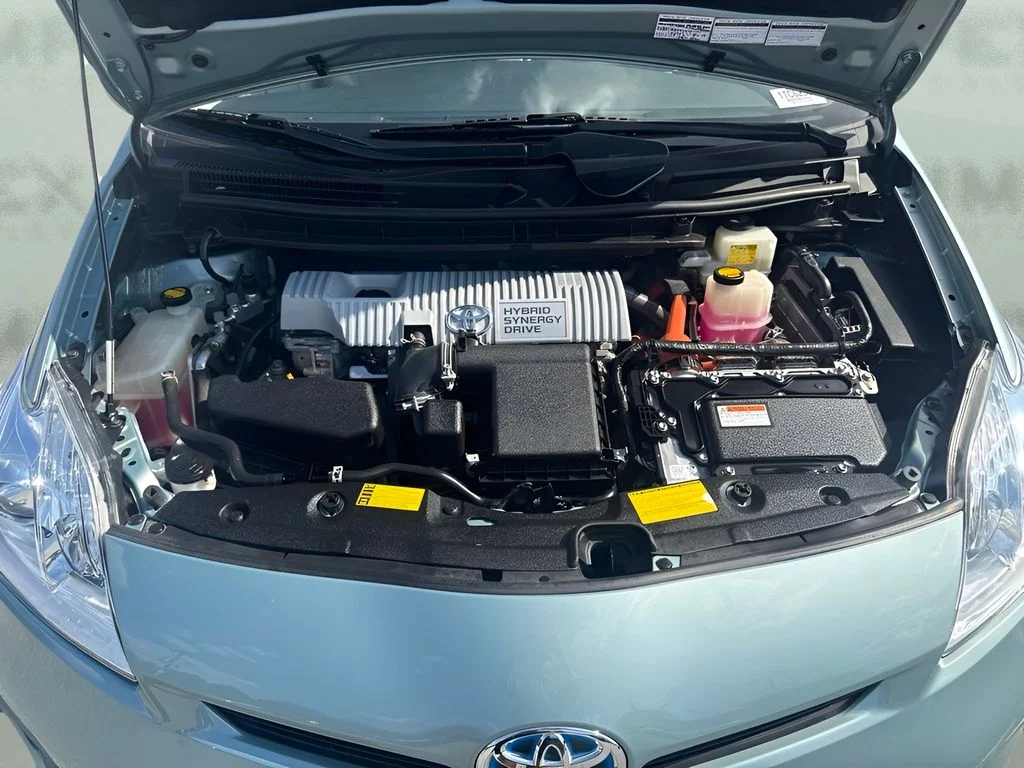 Used 2013 Beige Toyota Three image 22