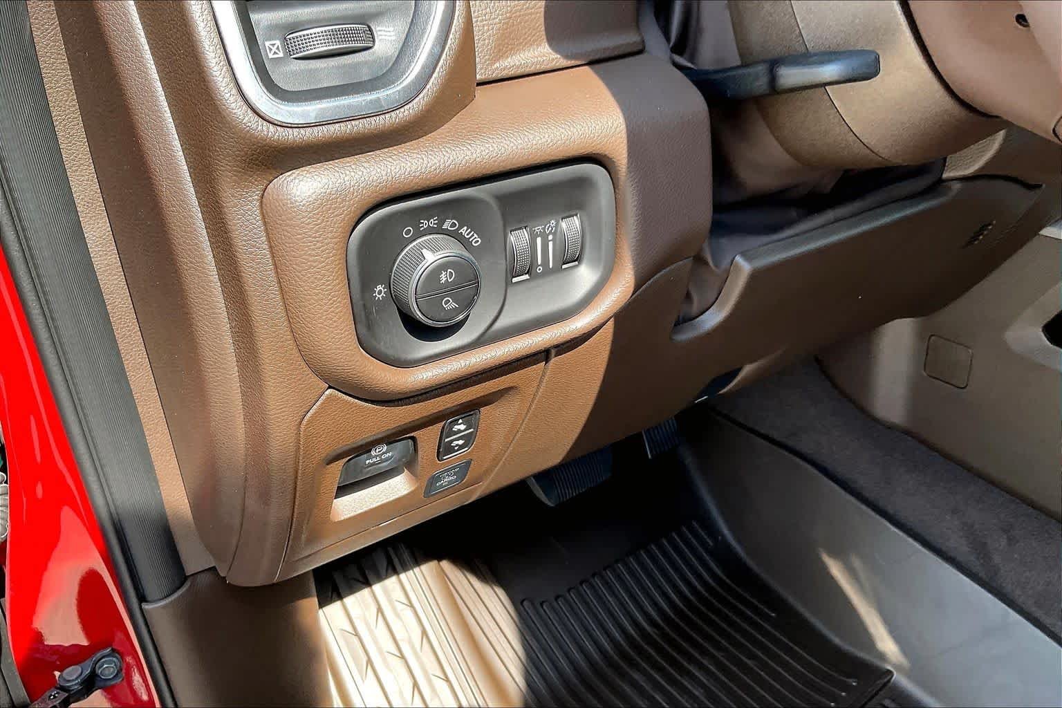 New 2027 Molten Red Pearl-Coat Exterior Paint RAM Laramie image 18