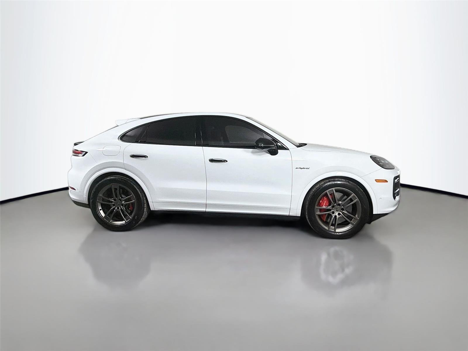 Certified Used 2025 Carrara White Metallic Porsche Turbo E-Hybrid Coupé image 8