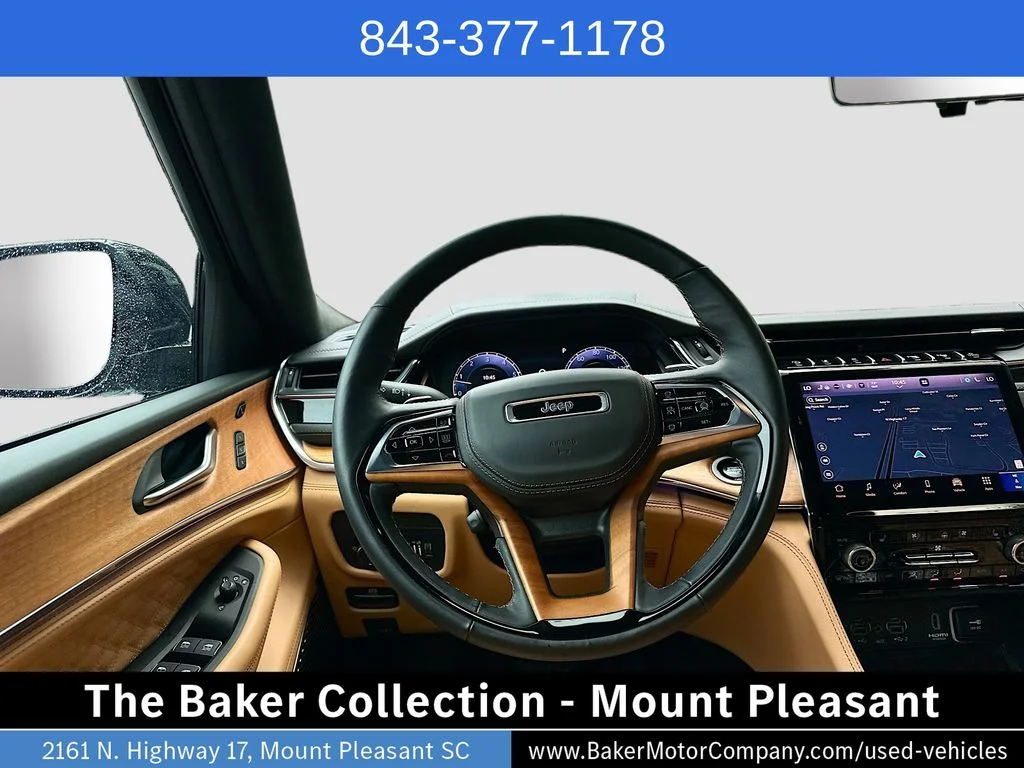 Used 2025 Diamond Black Jeep Summit image 24