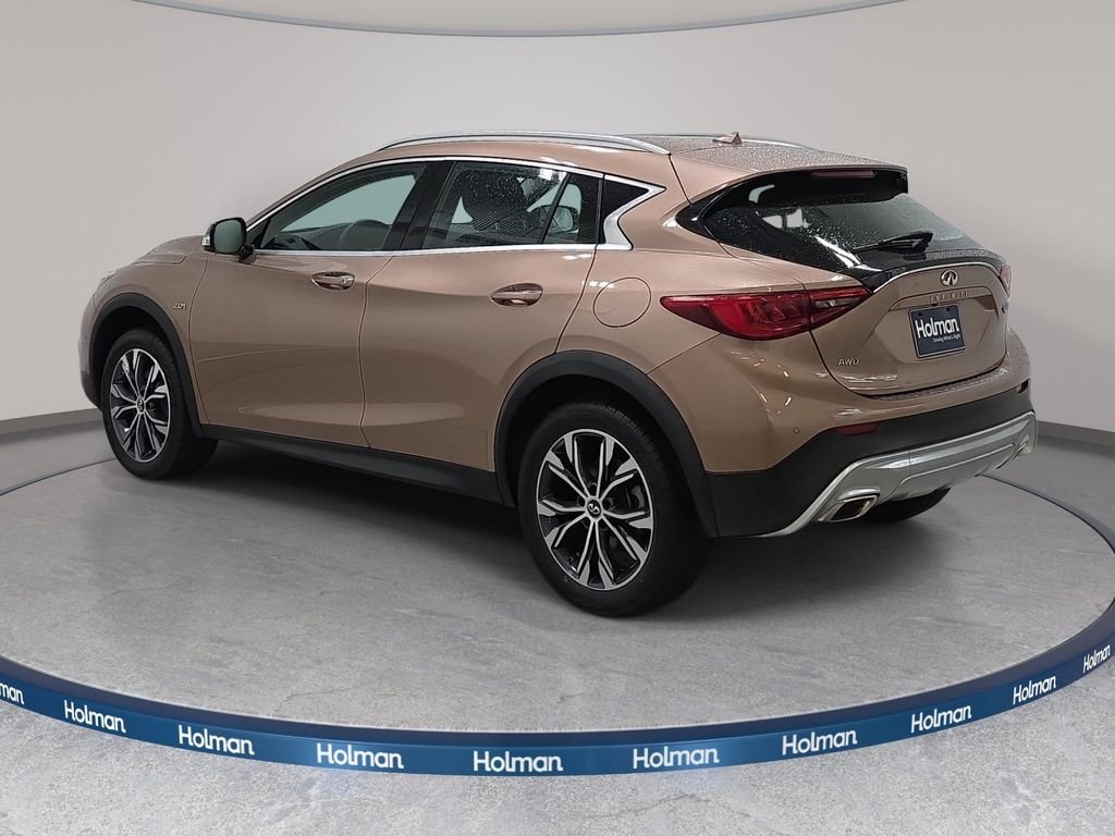 Used 2017 Liquid Copper INFINITI Premium image 8