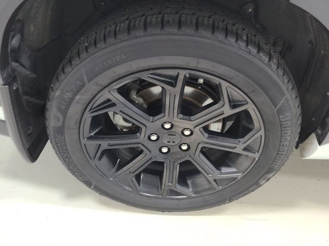 Used 2023 Wind Chill Pearl Toyota LE image 32