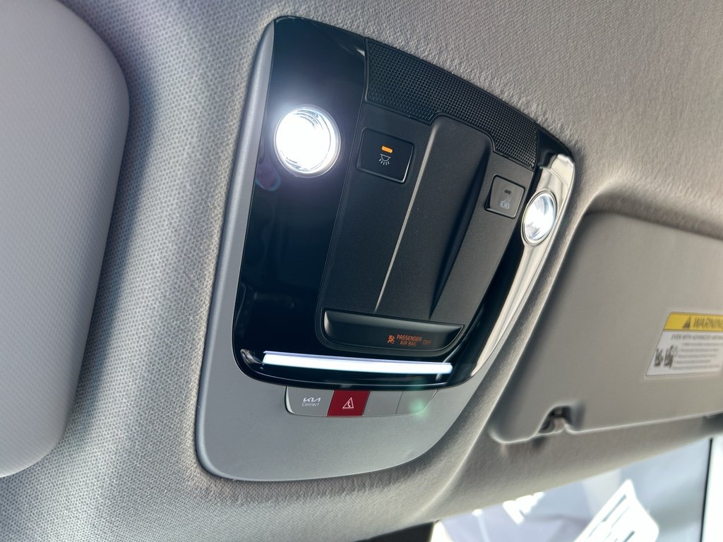 New 2026 Clear White / Black Roof Kia S image 27