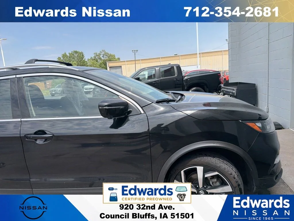 2022 Nissan Rogue Sport SL AWD's photo