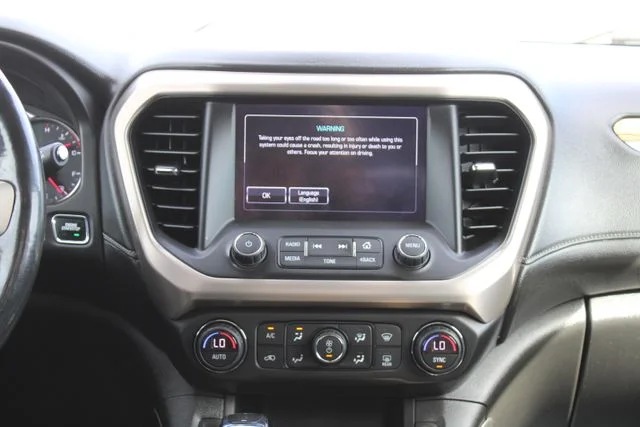 Used 2017 Silver GMC Denali image 17