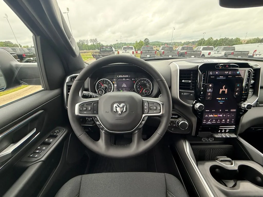 New 2026 Diamond Black Crystal Pearl-Coat Exterior Paint RAM Big Horn/Lone Star image 9
