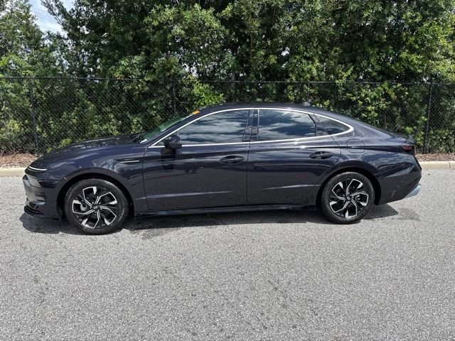 Certified Used 2024 Blue Hyundai SEL image 2