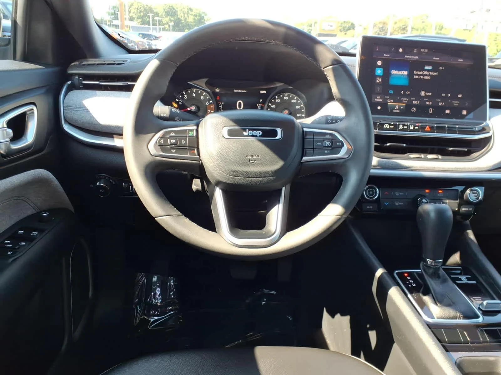 Certified Used 2023 Diamond Black Crystal Pearlcoat Jeep Latitude image 14