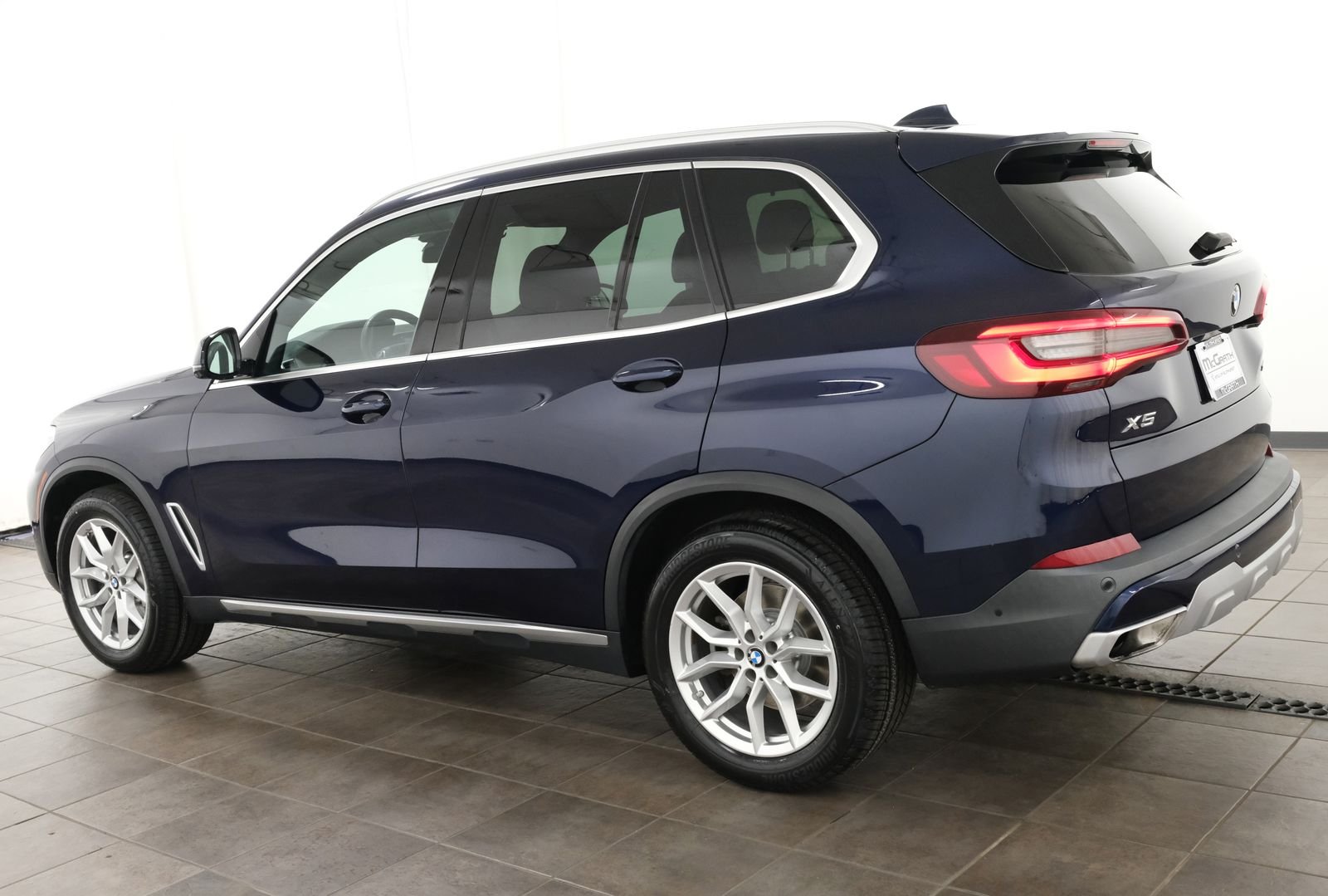 Used 2020 Tanzanite Blue II Metallic BMW xDrive40i image 3
