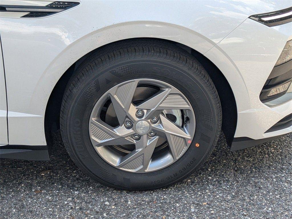 New 2026 White Hyundai SE image 11