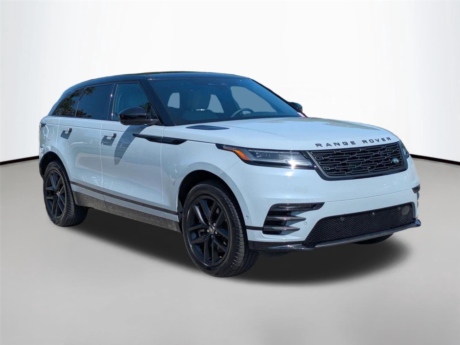 Used 2026 Arroios Grey Metallic Land Rover Dynamic SE image 3