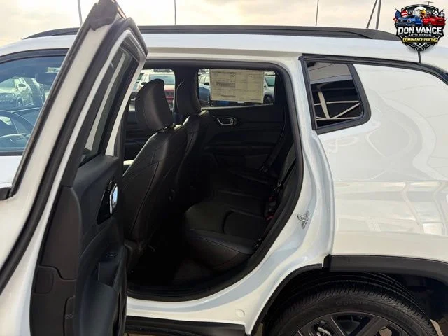 New 2026 Bright White Clearcoat Jeep Latitude image 21
