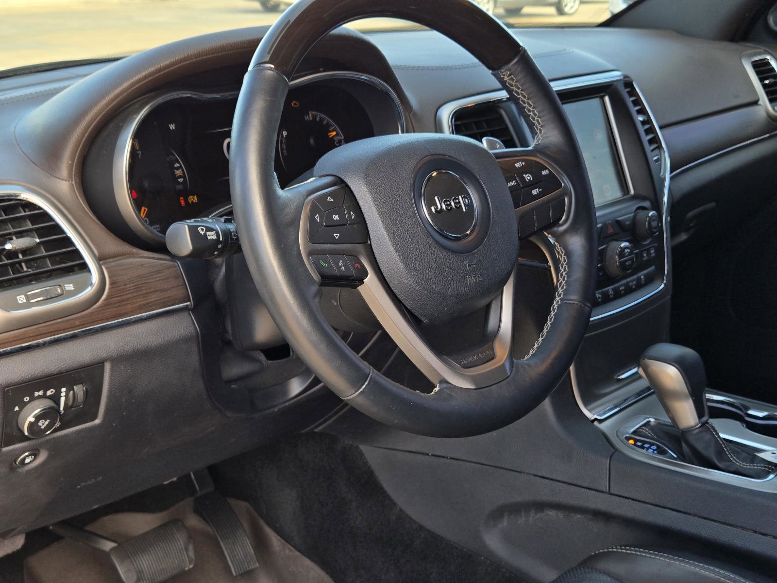 Used 2017 Ivory 3-Coat Jeep Overland image 29