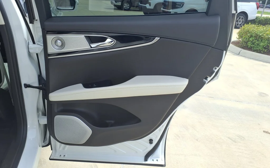 Used 2023 White Lincoln Black Label image 15