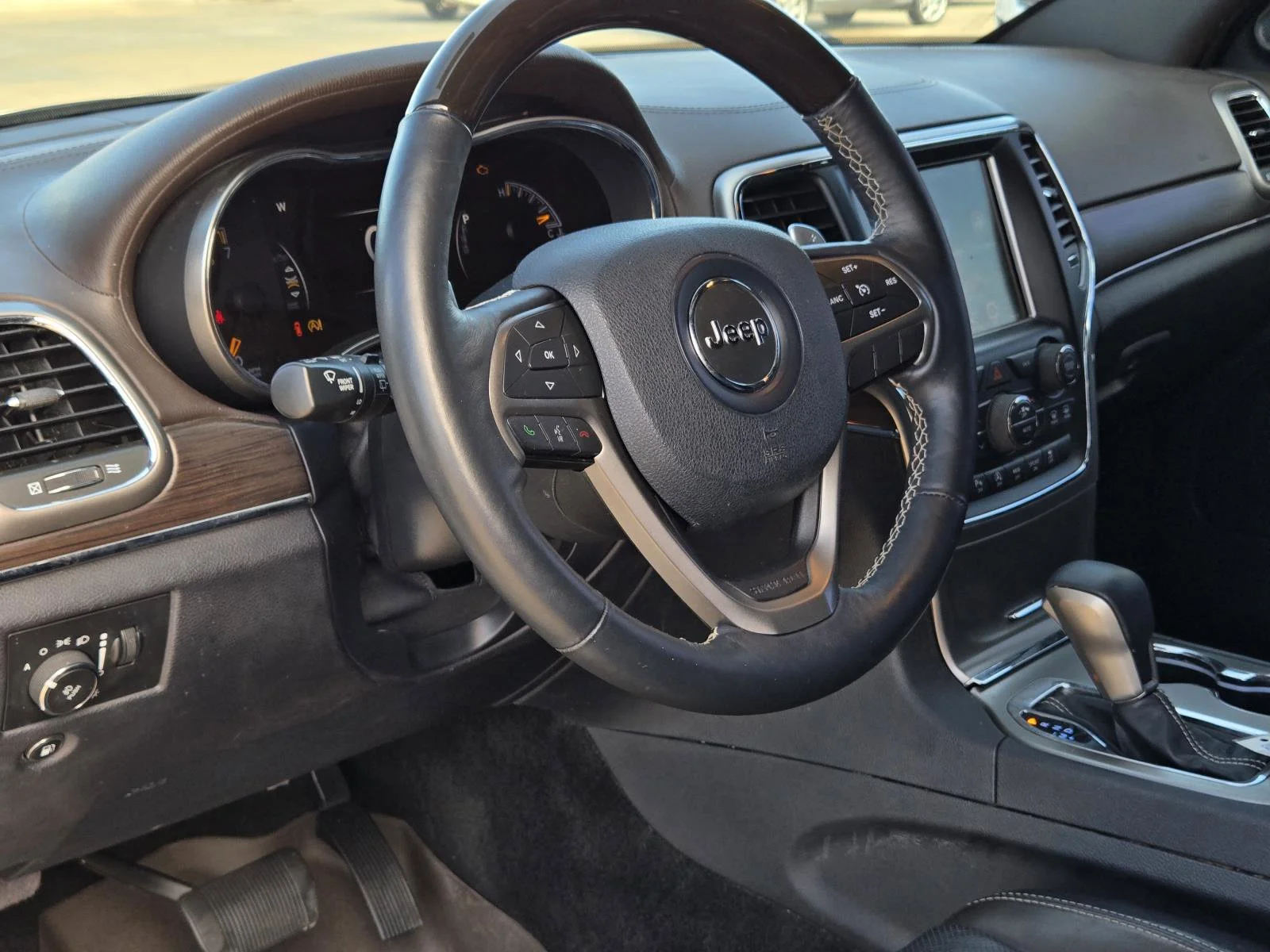 Used 2017 Ivory 3-Coat Jeep Overland image 29