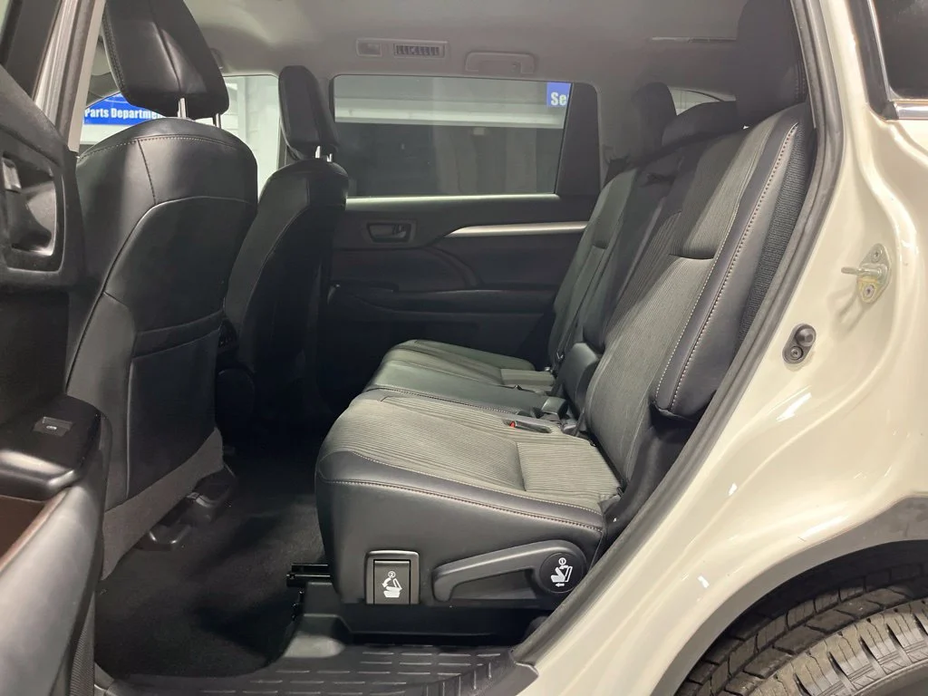 Used 2018 Blizzard Pearl Toyota LE Plus image 31