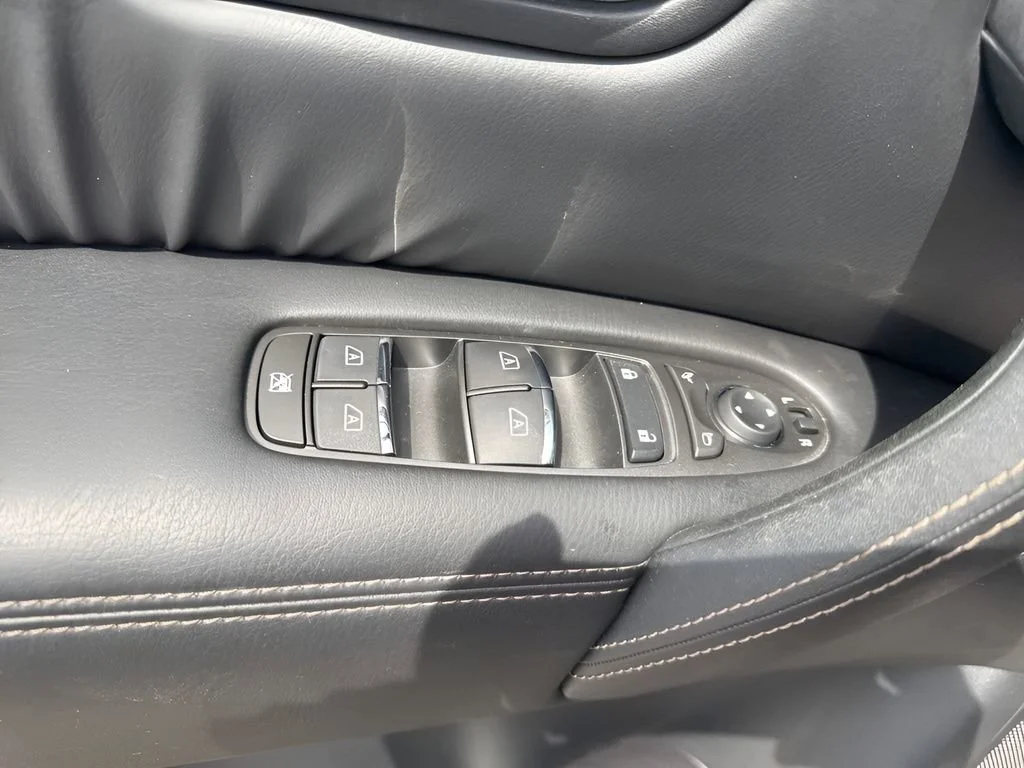 Used 2023 Maroon Nissan Platinum image 31
