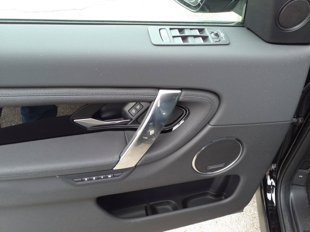 Used 2025 Santorini Black Land Rover S image 12