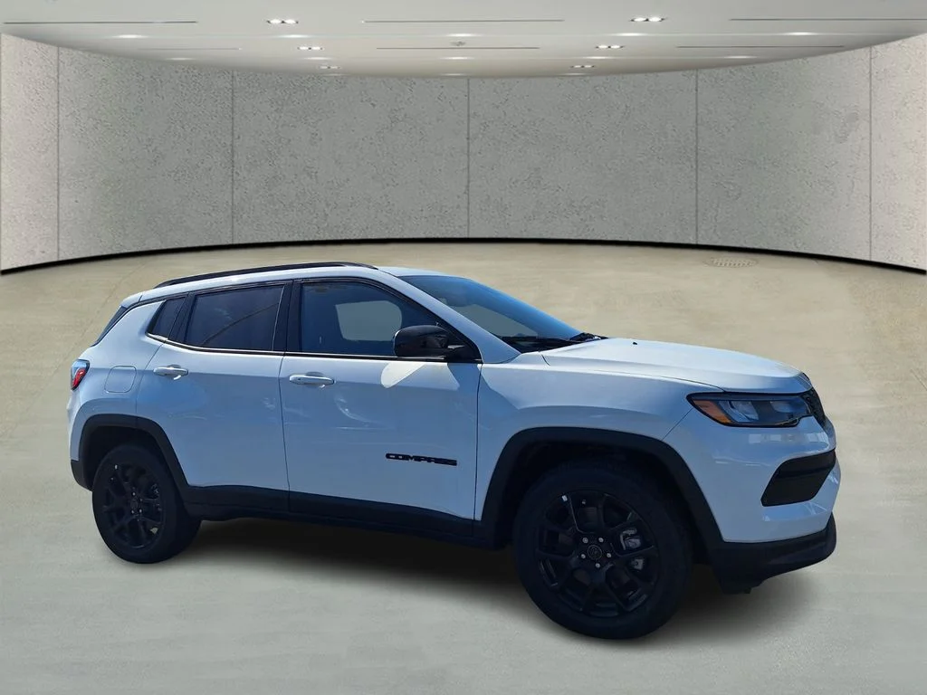 New 2026 Bright White Clearcoat Jeep Latitude image 3