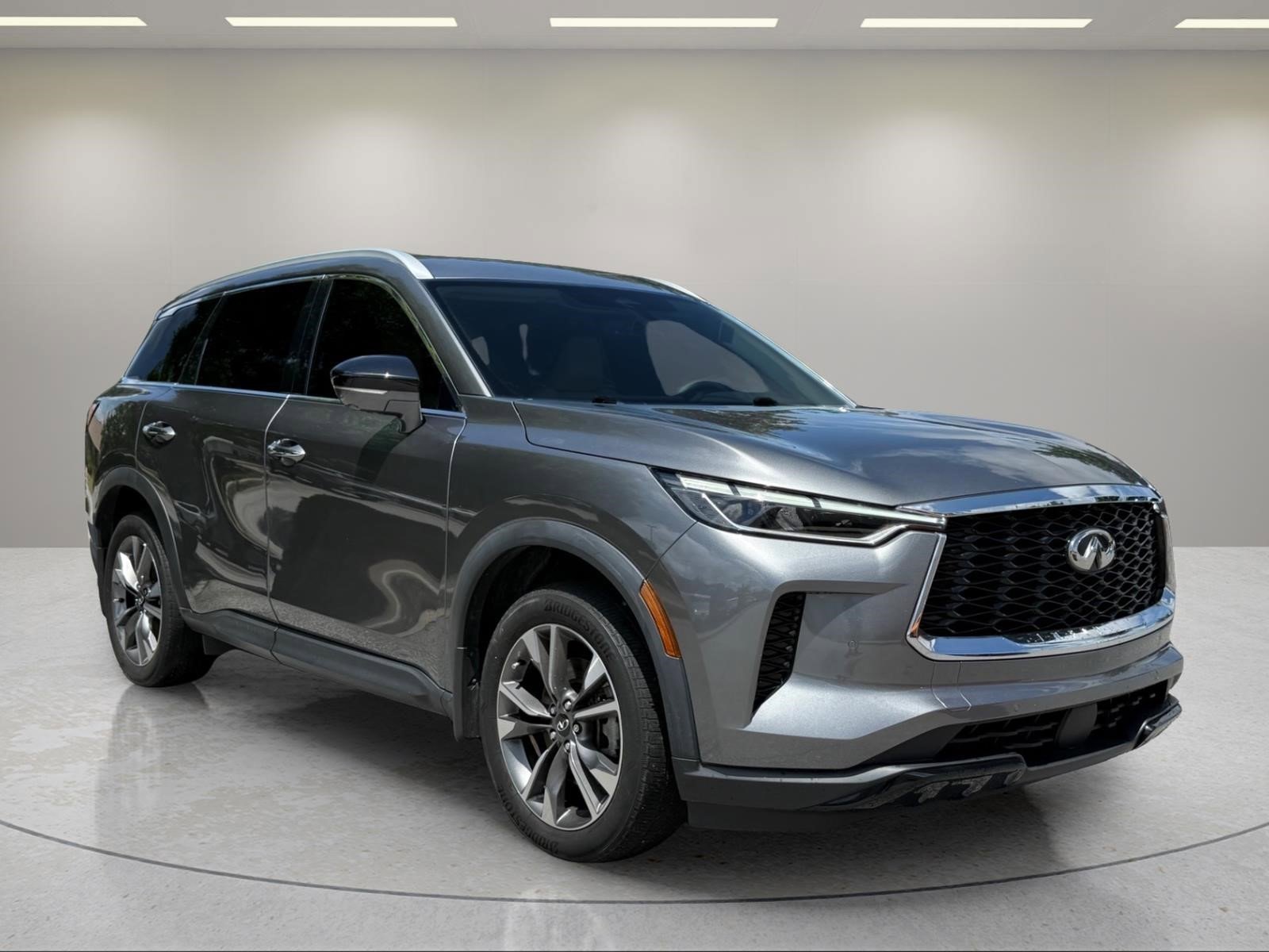 Used 2023 Graphite Shadow INFINITI LUXE image 3
